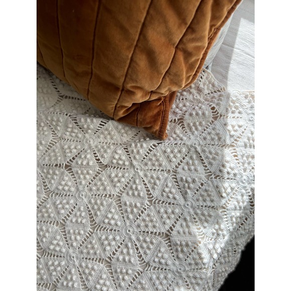 Vintage Crochet Coverlet - Picture 4 of 9
